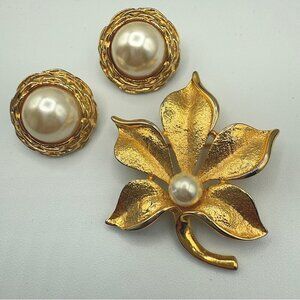 Vintage Gold Bushed Leaf Brooch and Faux Pearl Stud Earring Set